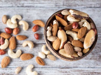 Roasted or raw nuts, which is healthier?